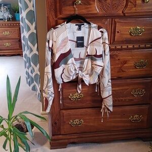 🌻NWT FOREVER 21 CROPPED TIE TOP